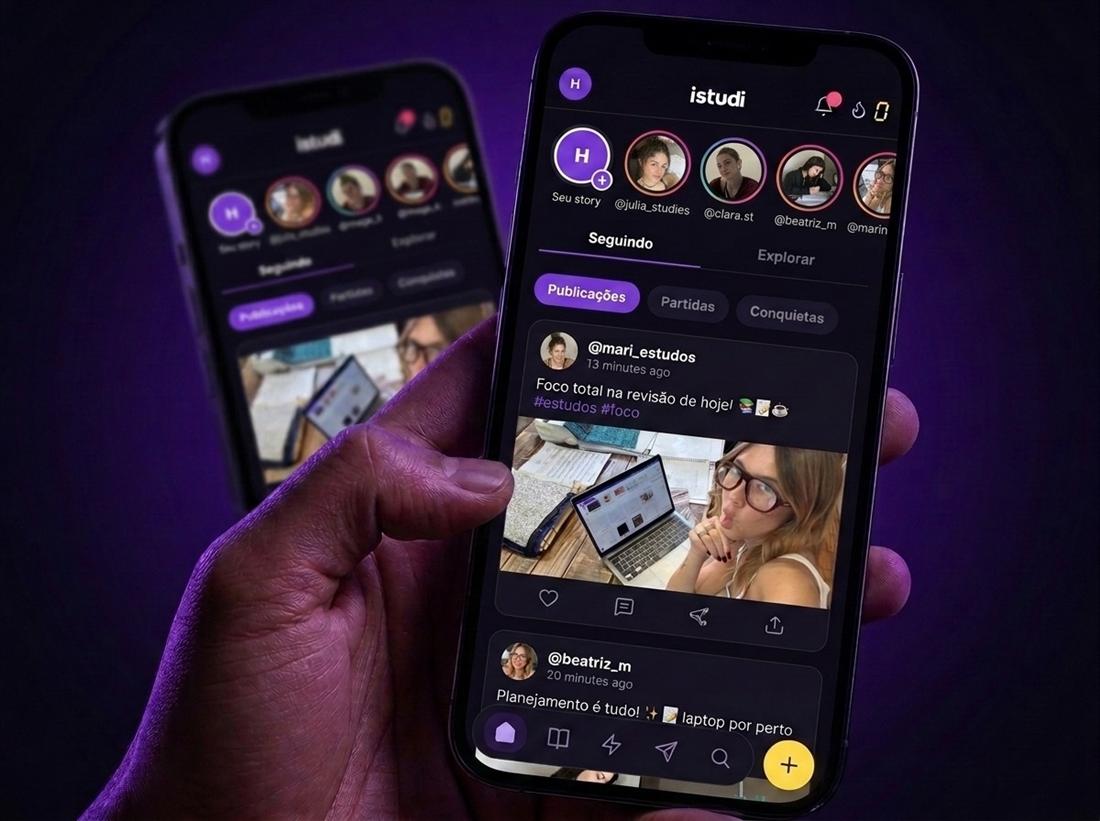 O app iStudi aberto no celular, com stories e uma foto de estudo no feed
